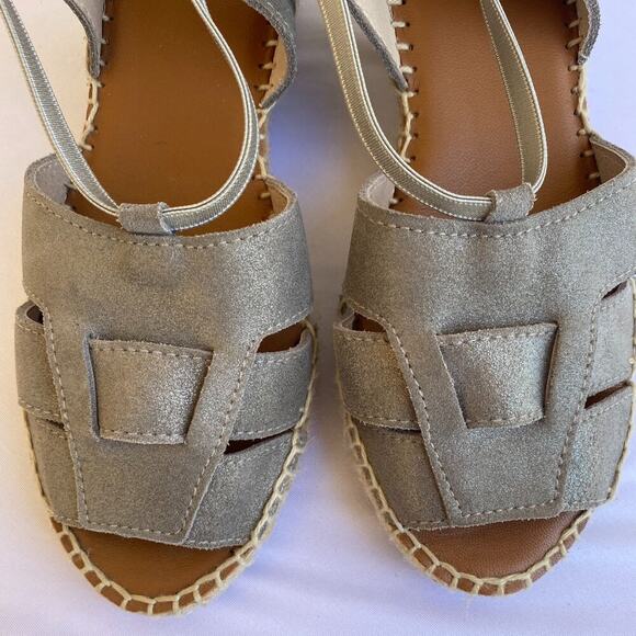Mint Andre Assous Wedge Sandals Espadrille Silver Metallic Leather Womens 8 - Picture 10 of 11